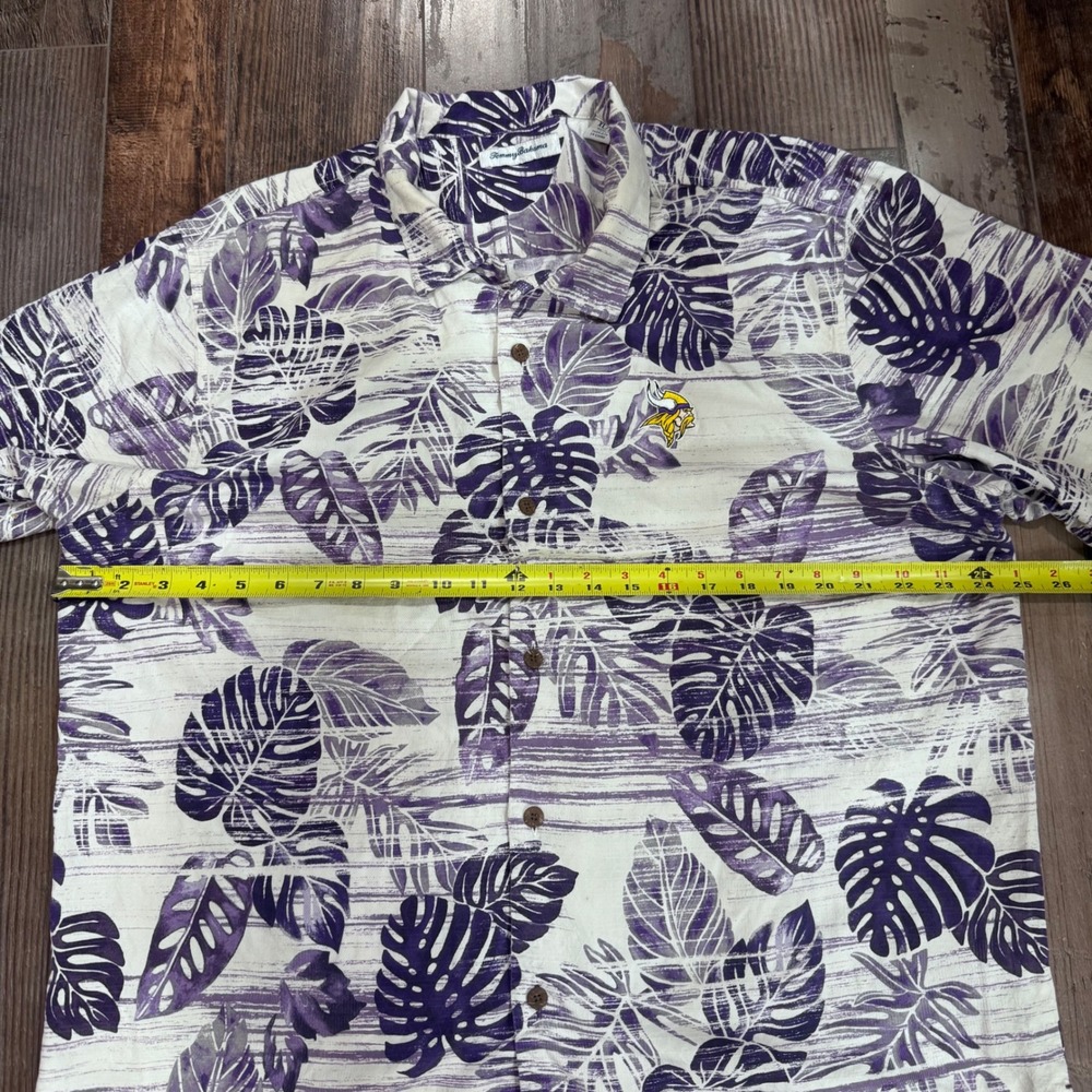 Tommy Bahama Minnesota Vikings NFL Tropical Print Shirt Mens XL Purple White - Picture 7 of 8